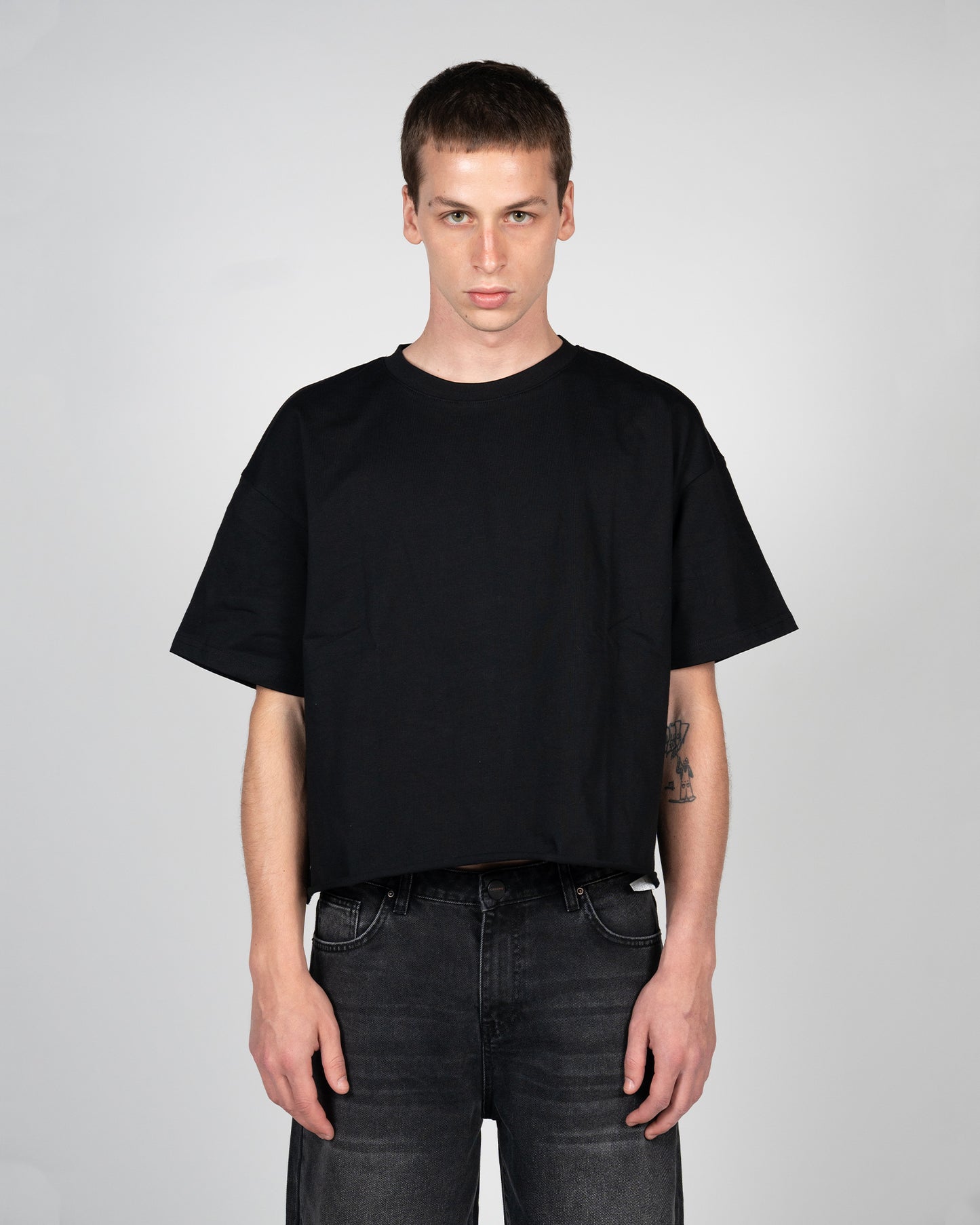 RAW EDGE TEE