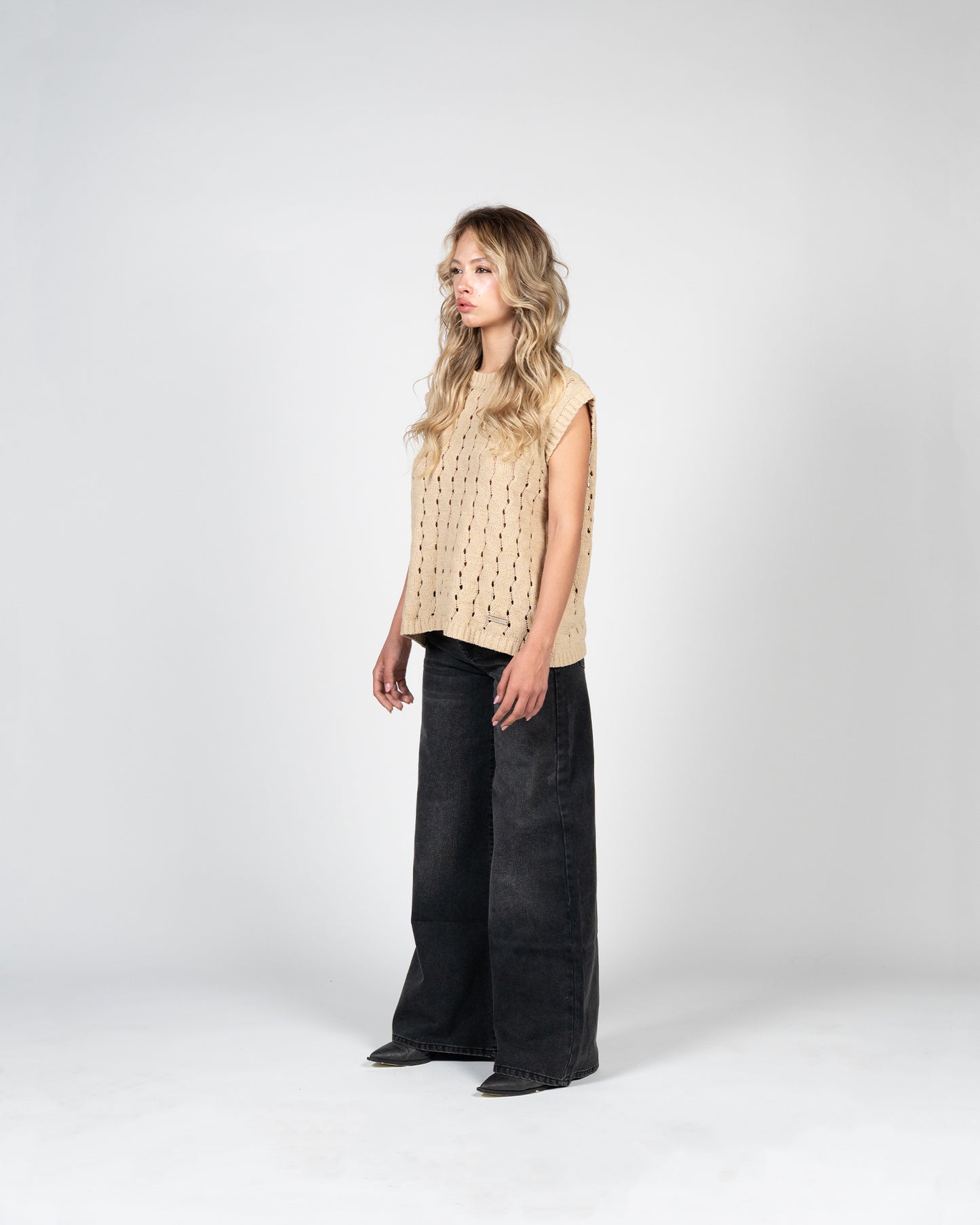 POINTELLE KNIT VEST